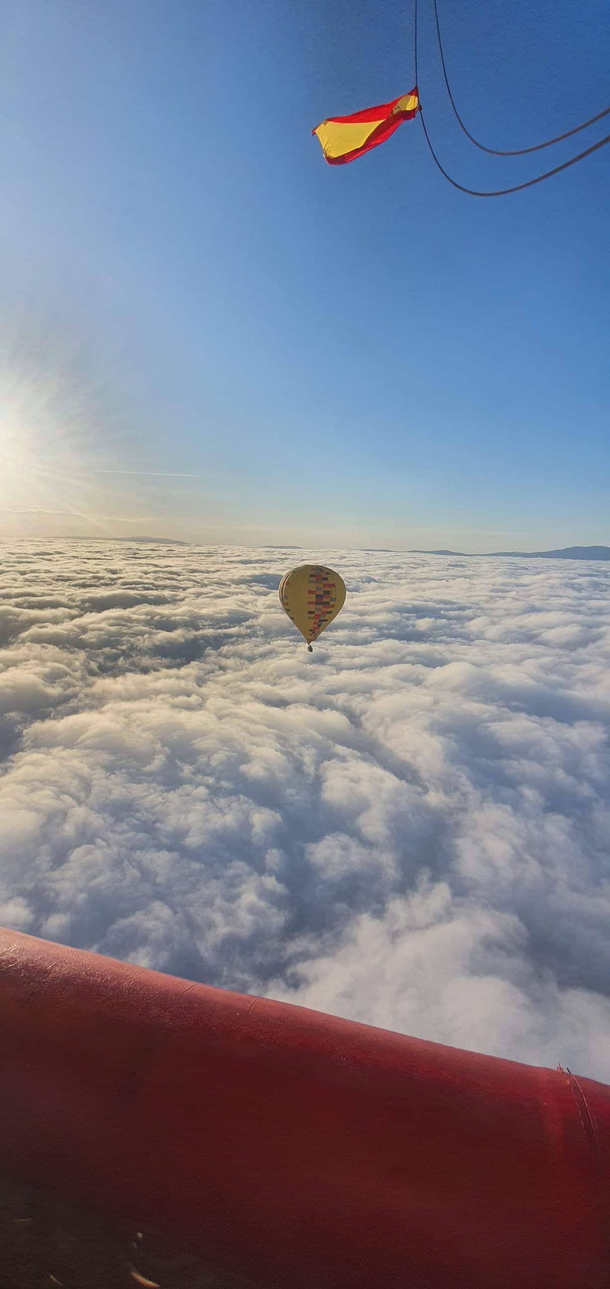 Vuelo privado en globo sobre las nubes